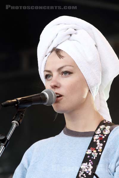 ANGEL OLSEN - 2014-08-14 - SAINT MALO - Fort de St Pere - Scene des Remparts - 